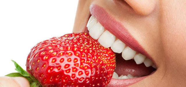 Comment avoir les dents blanches ? Astuces simples et efficaces ! Comment avoir les dents blanches ? Astuces simples et efficaces !